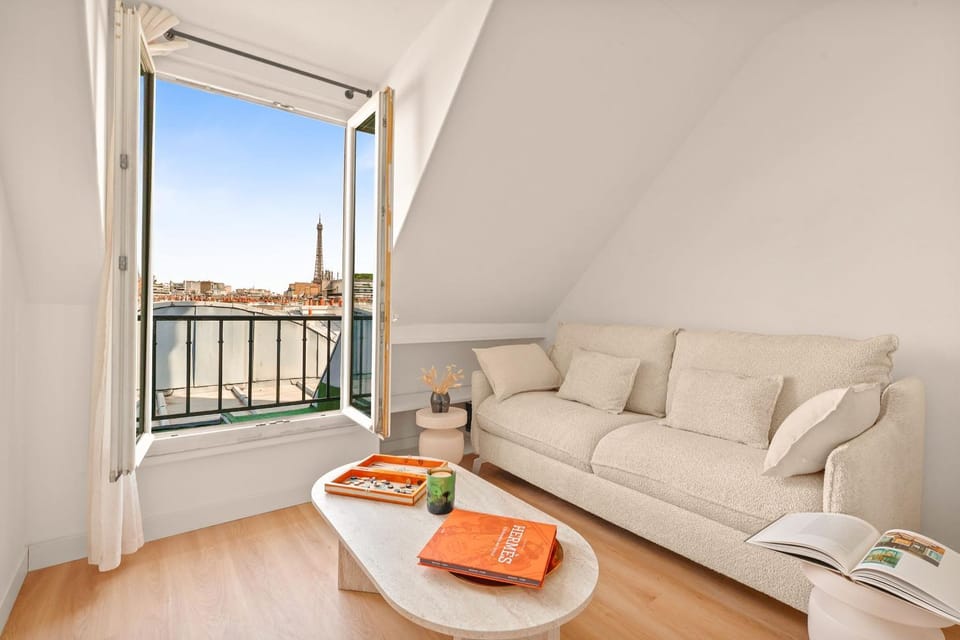 Luxe sous les toits vue Tour Eiffel - 1BDR-4P Apartment in Paris