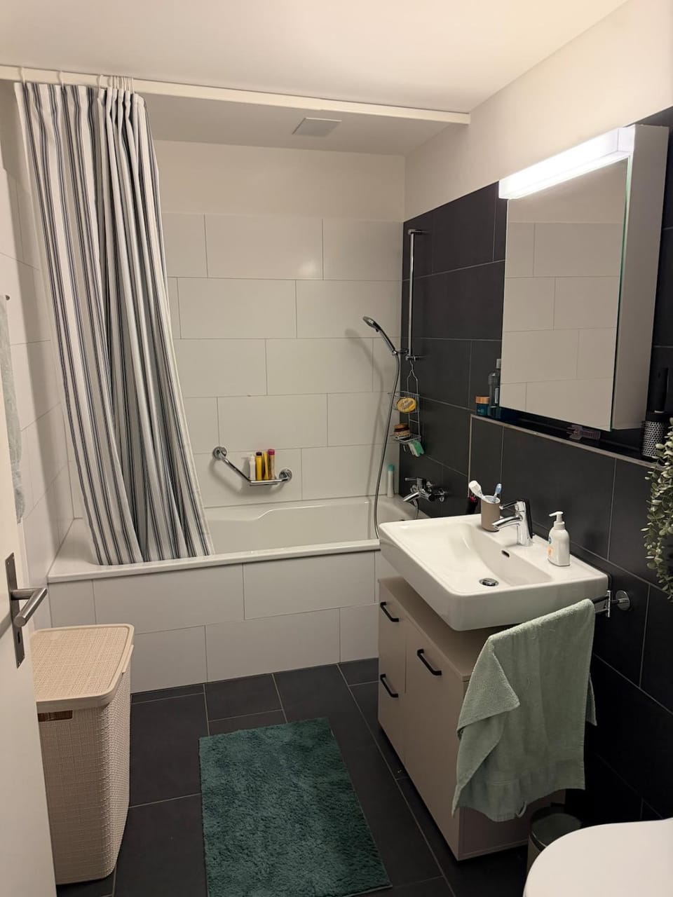 Modern apartment near Baden, gas station, highway Apartment in Baden