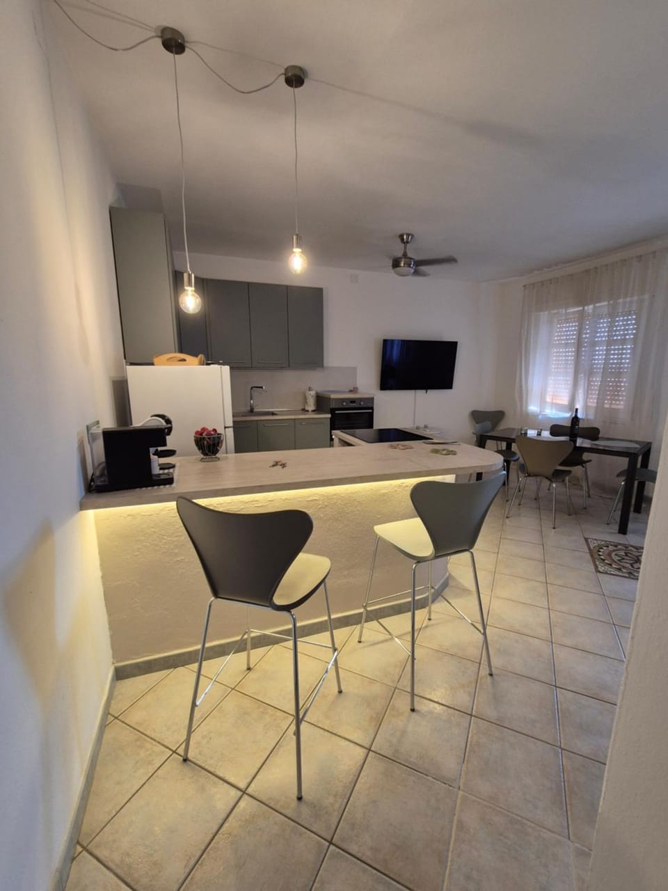 Kitchen or kitchenette, Seating area, Dining area