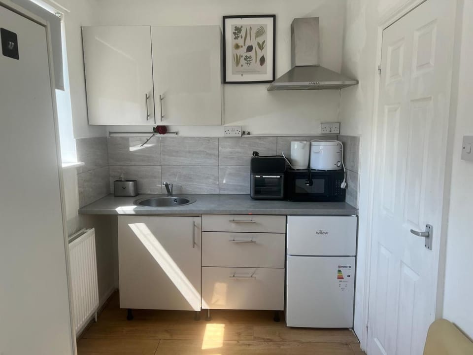 Self-contained en-suite room near Wembley Stadium and Park Apartment in Wembley
