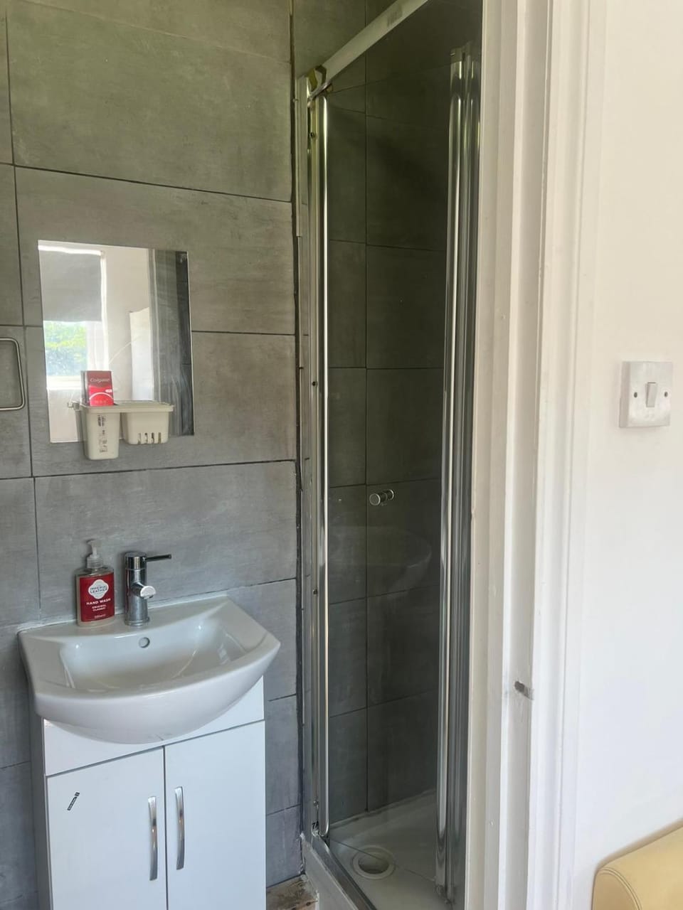 Self-contained en-suite room near Wembley Stadium and Park Apartment in Wembley