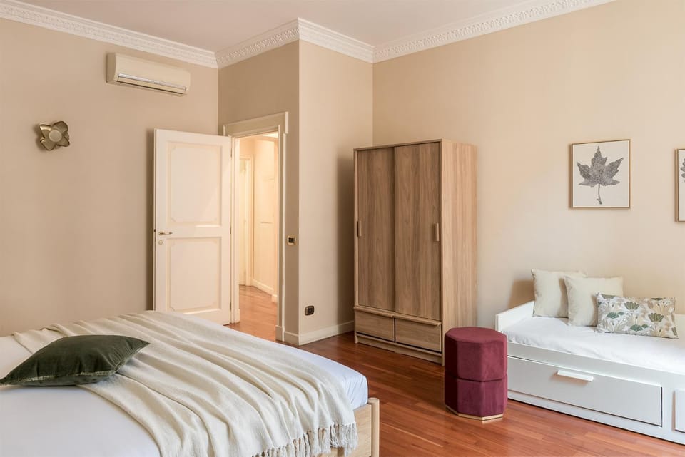 Bed, Photo of the whole room, Bedroom, towels, wardrobe, air conditioner