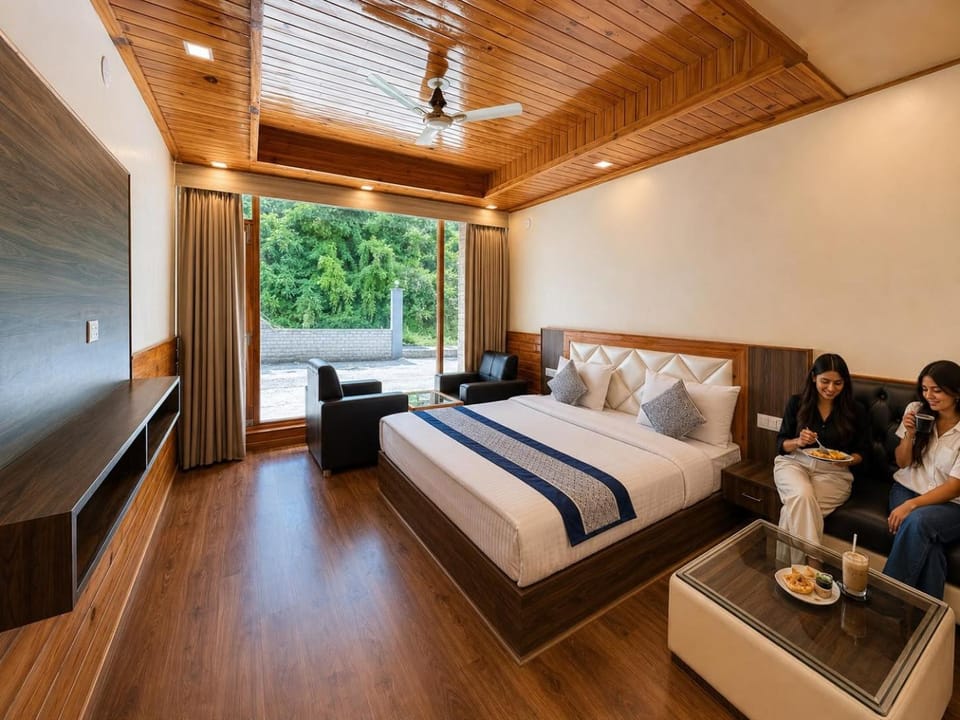 The crown vista by naina Hotel in Manali