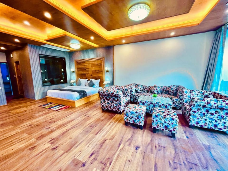 The crown vista by naina Hotel in Manali