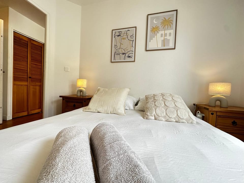 Bed, Bedroom