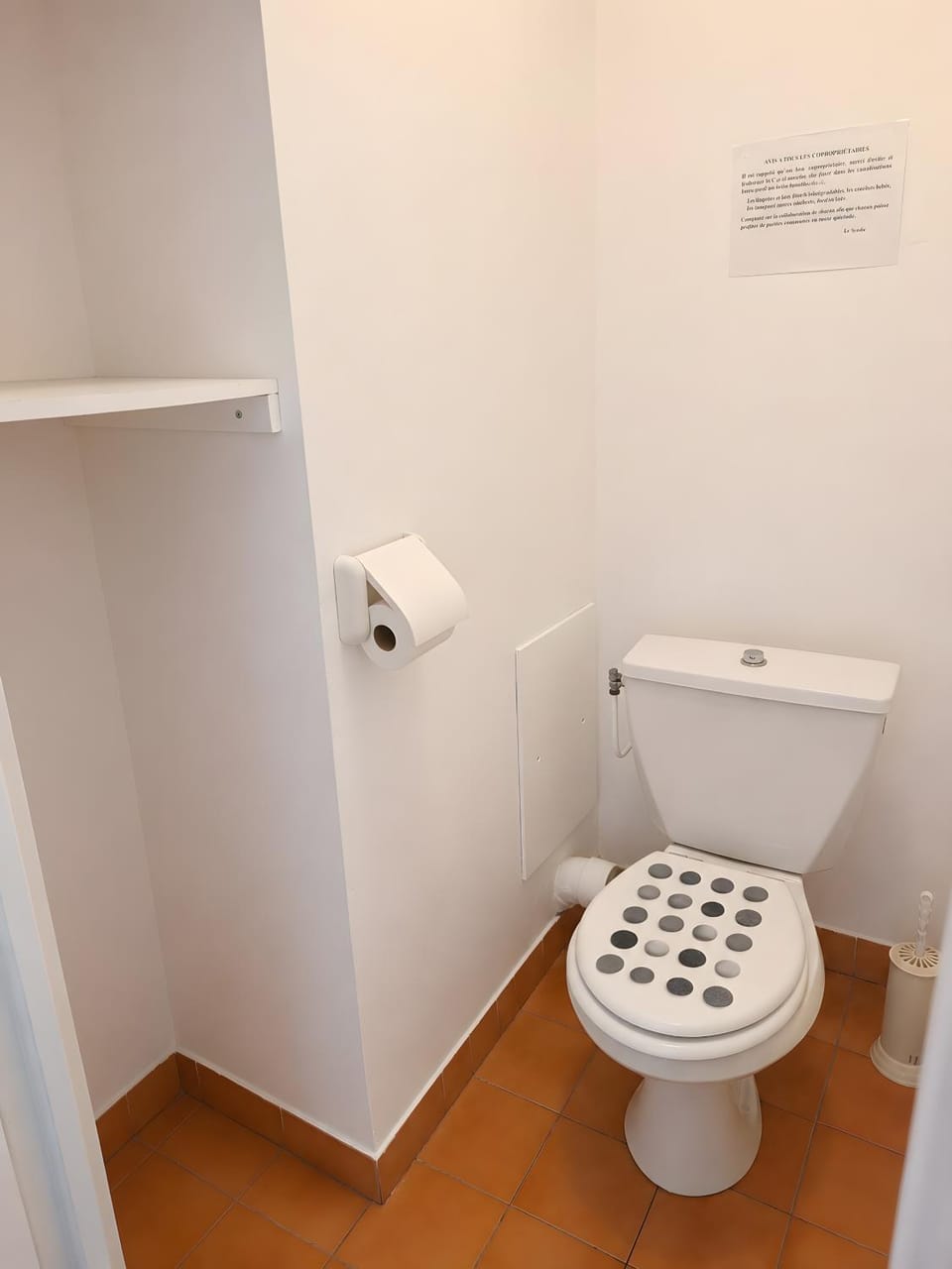 Bathroom, Living room