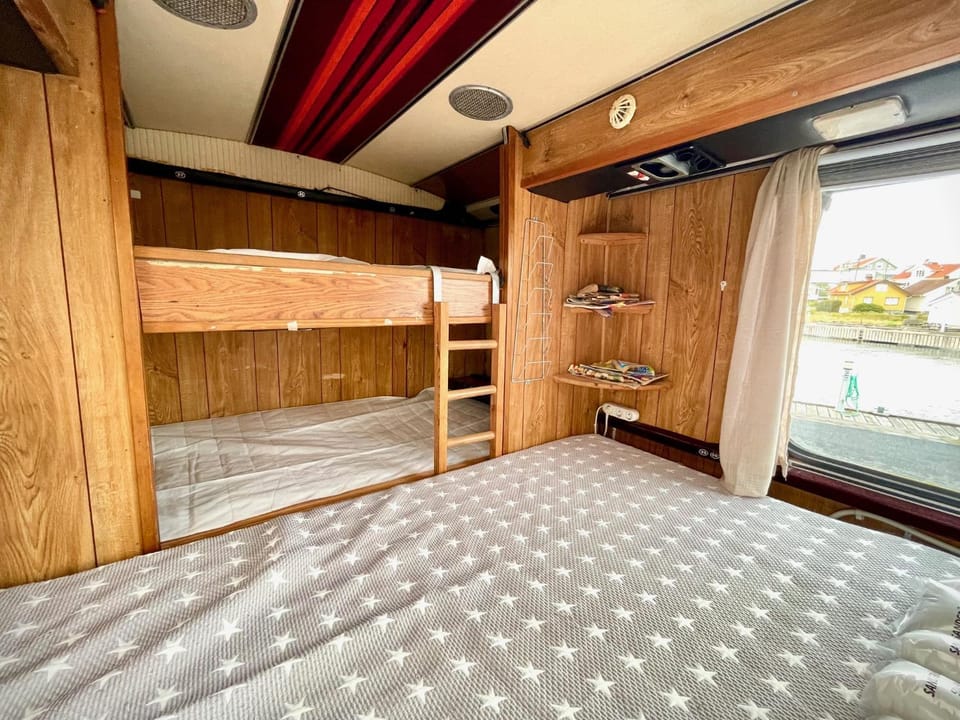 bunk bed