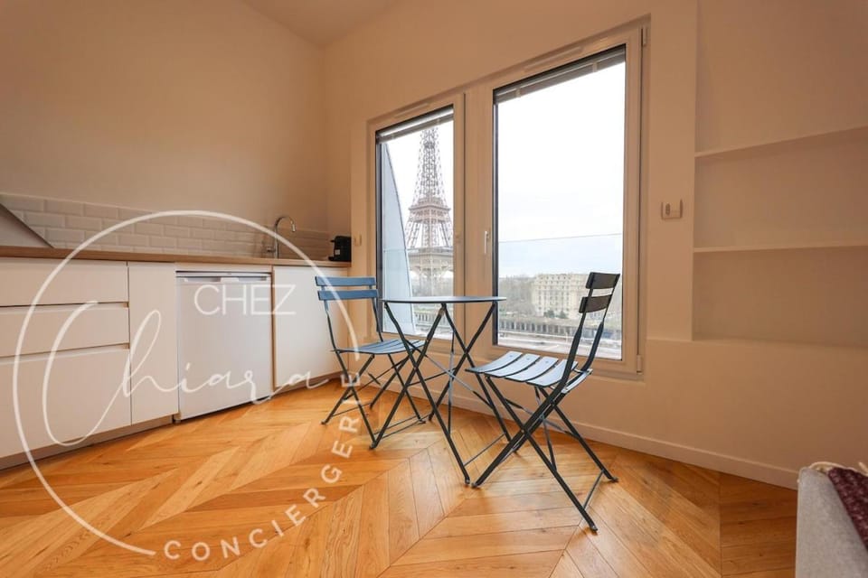 Eiffel Tower like a dream Apartment in Paris