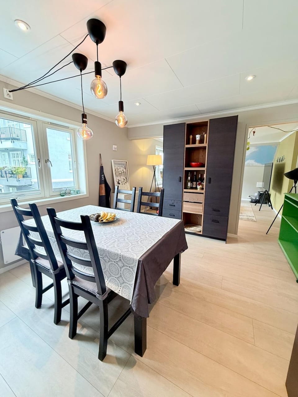 Kitchen or kitchenette, Dining area