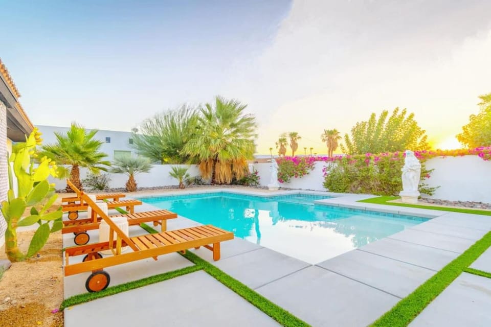 Relax 16 pax Villa Heated Pool, Spa Golf House in Palm Springs