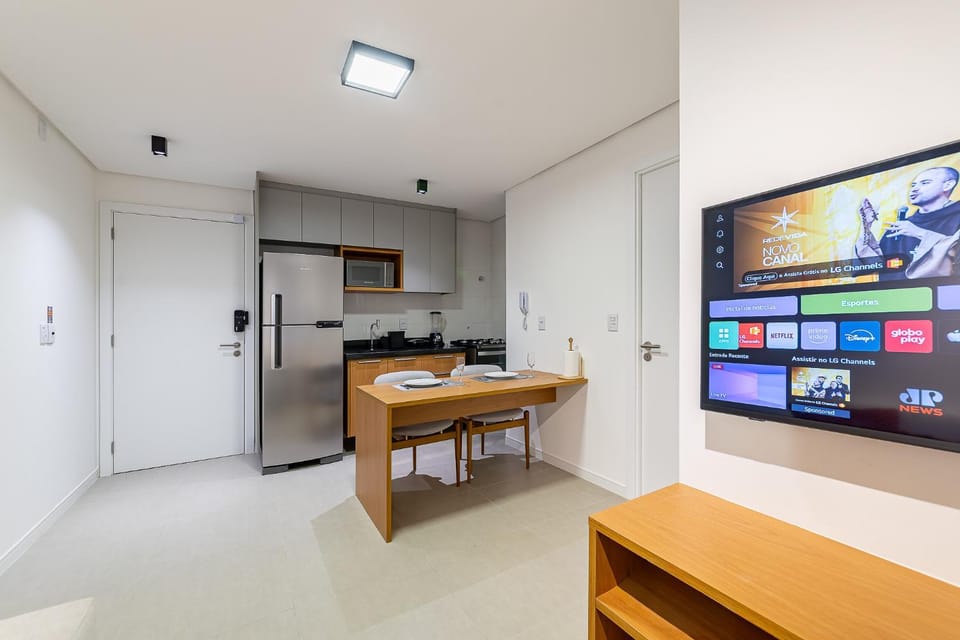 TV and multimedia, Kitchen or kitchenette, Dining area, oven, stove