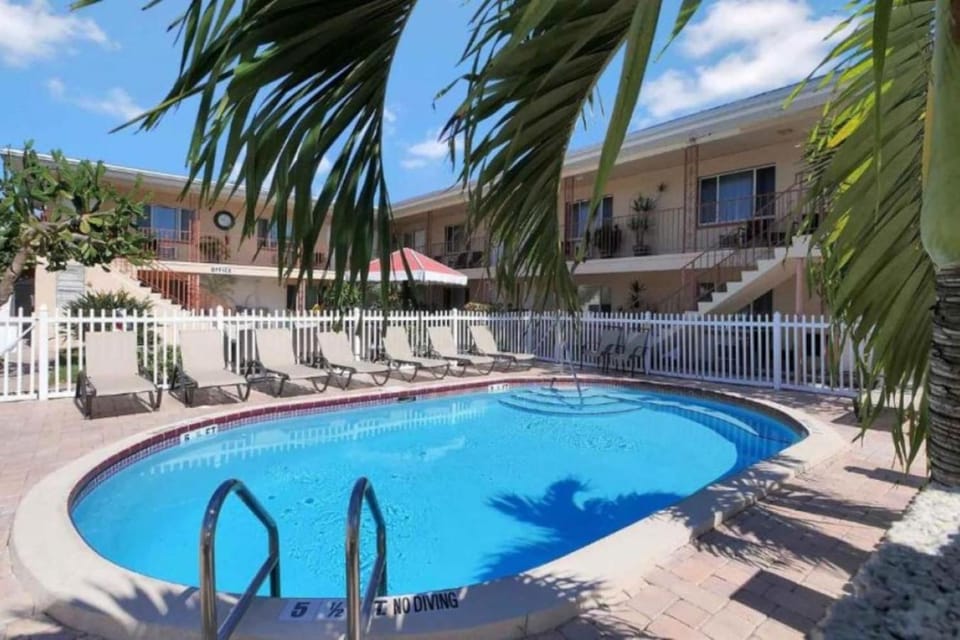 Beach Boutique 2 BR Condo and Pool Hotel in Saint Pete Beach