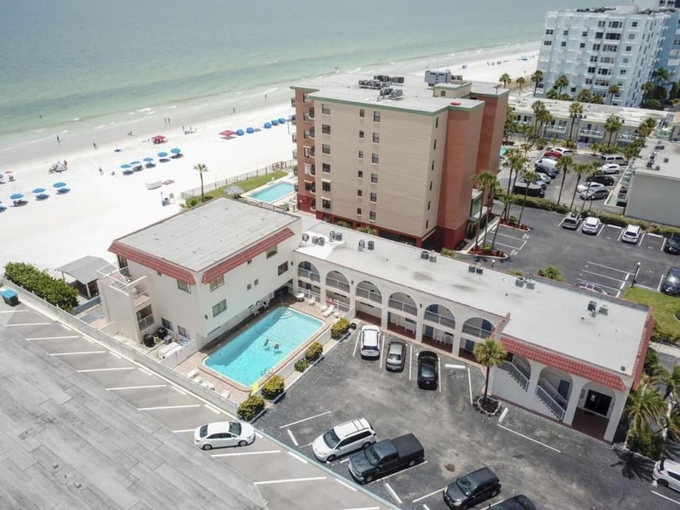 Beachfront 1-BR Condo in North Redington Beach Apartment in North Redington Beach