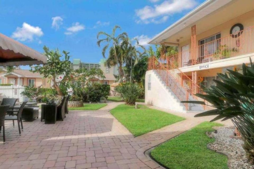 Beach Boutique Mini-Cottage and Pool Hotel in Saint Pete Beach