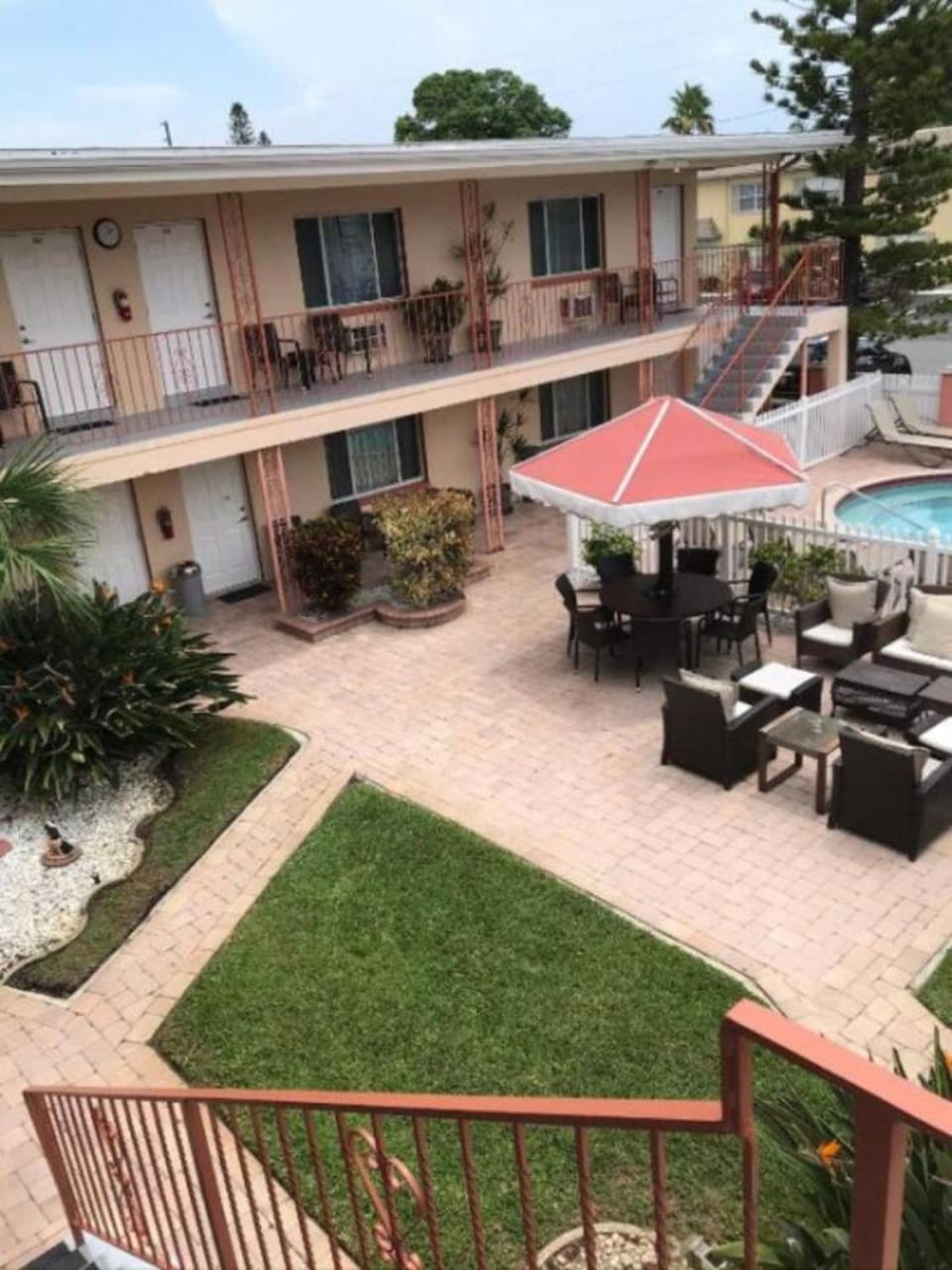 Beach Boutique Mini-Cottage and Pool Hotel in Saint Pete Beach