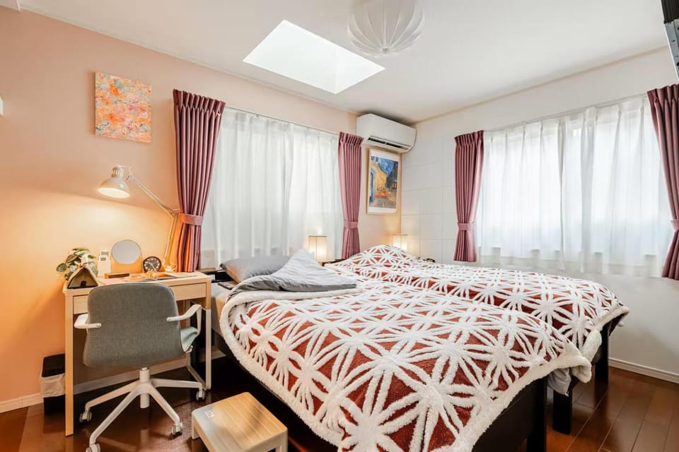 Bed, TV and multimedia, Photo of the whole room, Bedroom, air conditioner
