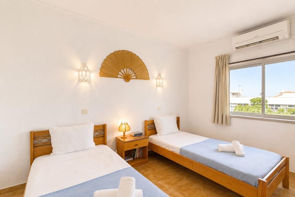Bed, Bedroom, air conditioner