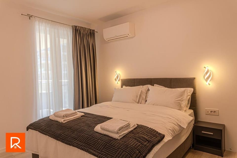 Green Forest View 54 by Renti Homes 1BR Near CODRU, Forest View, Free Parking Apartment in Timisoara