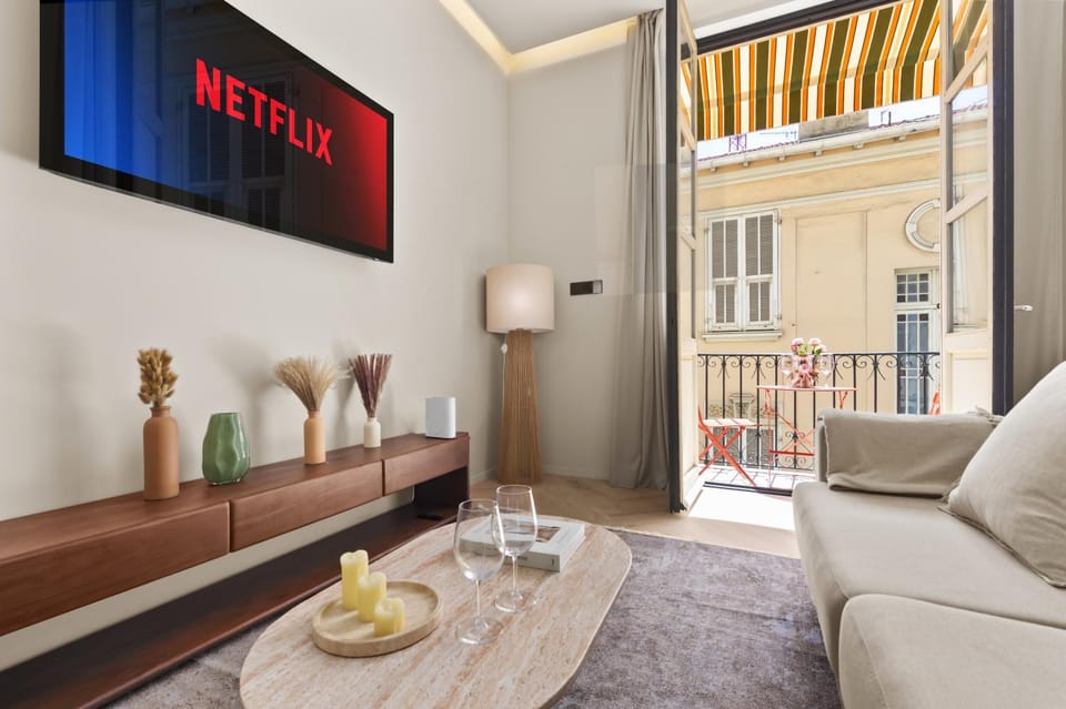 TV and multimedia, View (from property/room), Balcony/Terrace, Living room, Seating area