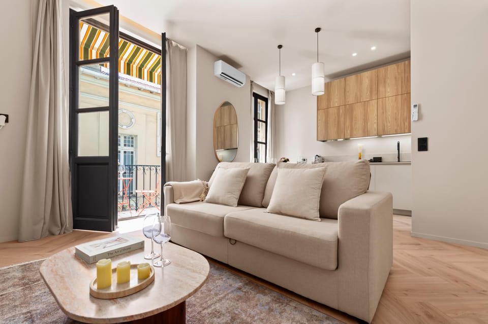 Kitchen or kitchenette, Living room, Seating area, air conditioner