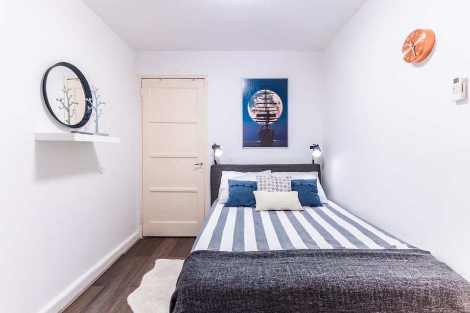 Bed, Photo of the whole room, Bedroom, air conditioner