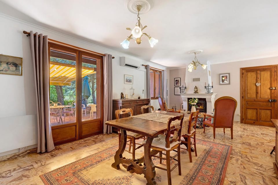 Property building, Living room