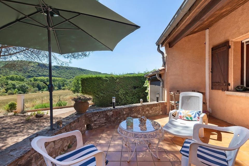 Property building, Balcony/Terrace, Living room