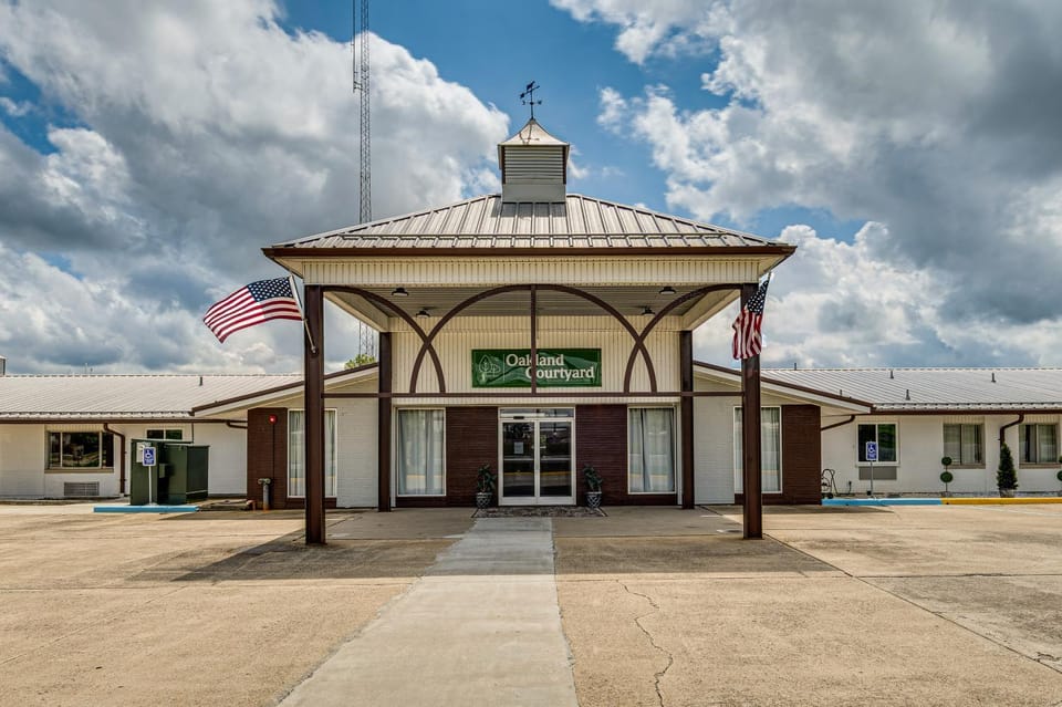 Golf, Fish & Explore: Updated Unit in Oakland City Apartment in Indiana