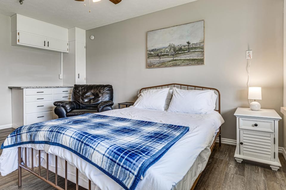 Golf, Fish & Explore: Updated Unit in Oakland City Apartment in Indiana