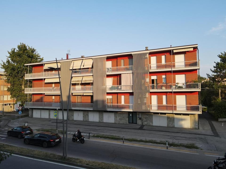 Property building, Neighbourhood, Location