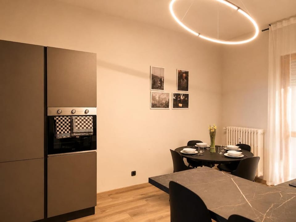 Kitchen or kitchenette, oven
