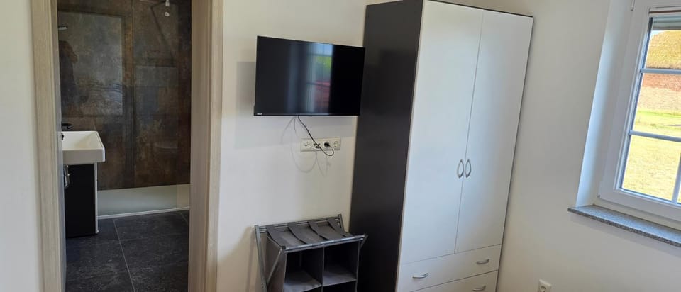 Bathroom, TV and multimedia, Bedroom, wardrobe