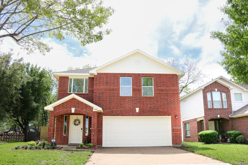 3-BD Charming Getaway Only 10 mins to DT House in Harris County