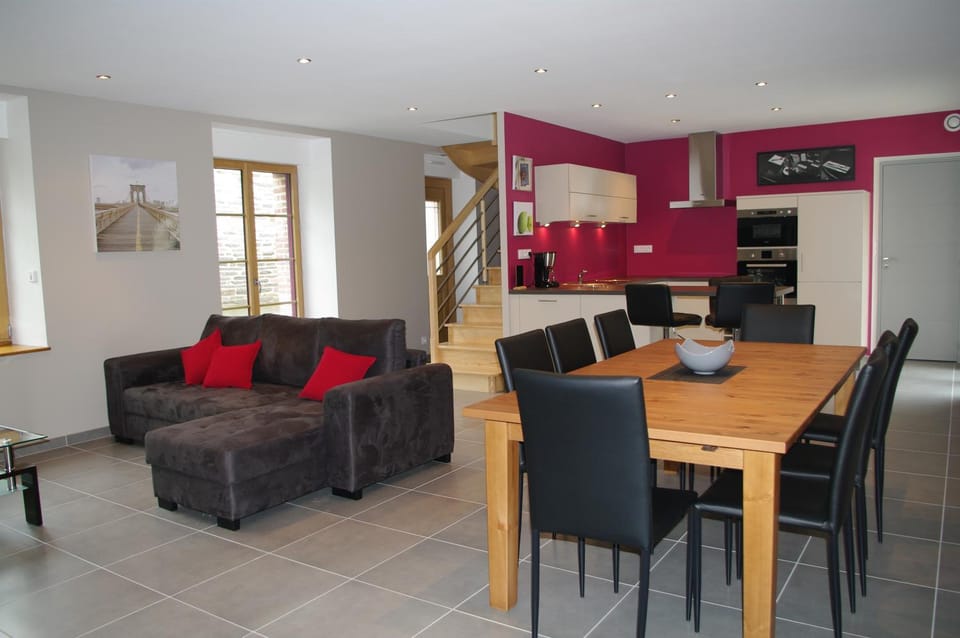 Kitchen or kitchenette, Living room, Dining area