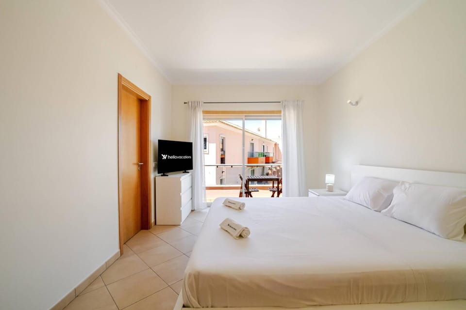 Shantoca House by HelloVacations Villa in Guia