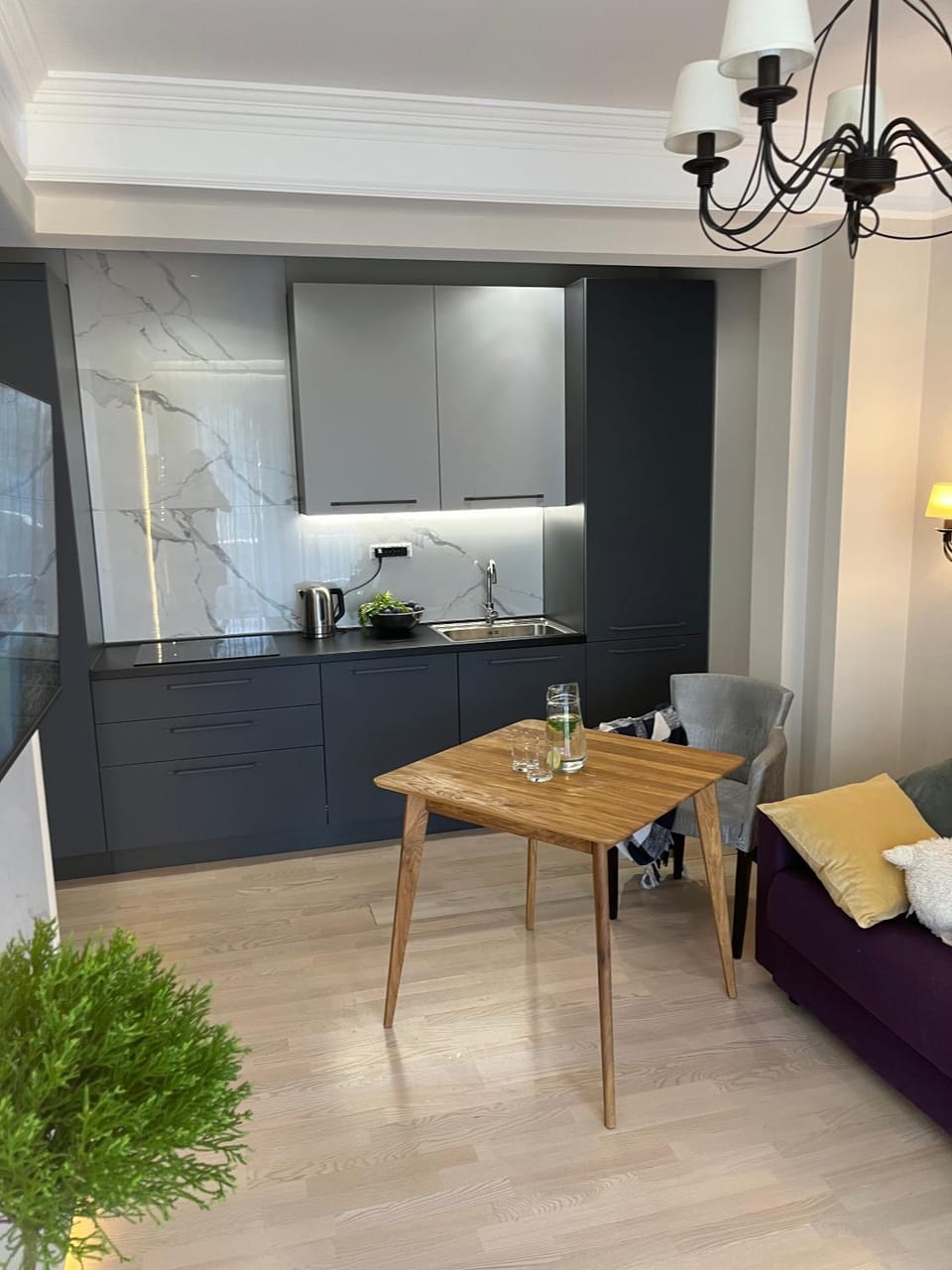 Kitchen or kitchenette, Seating area