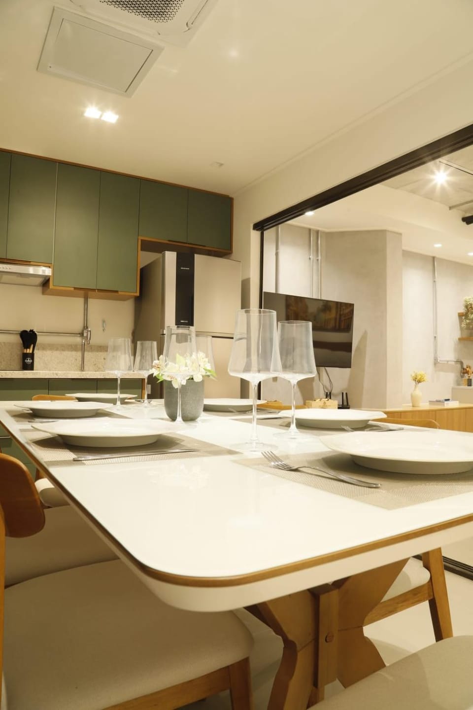 Kitchen or kitchenette, Dining area