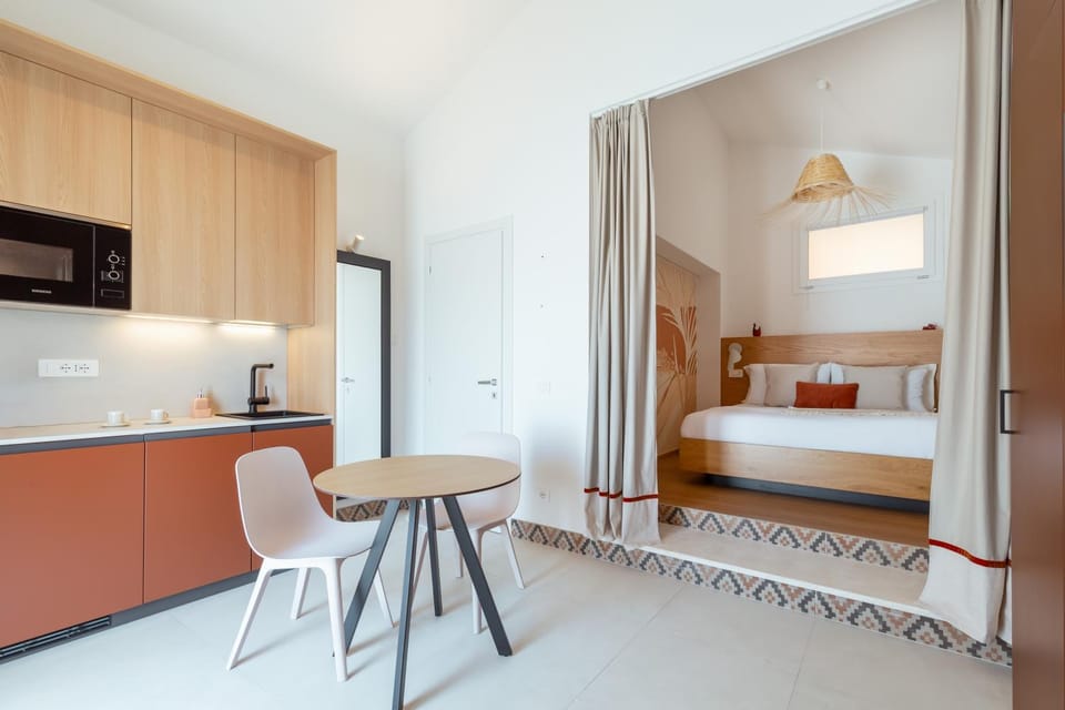 Bed, Kitchen or kitchenette, Photo of the whole room, Dining area, Bedroom