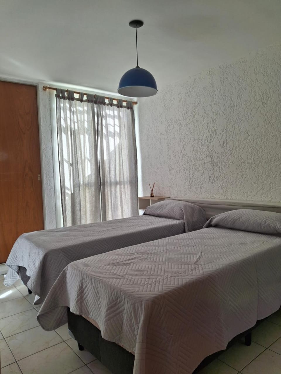Confort seguridad 24 horas 2 camas individuales terraza propia cerca de todo tranquilidad Apartment in Cordoba