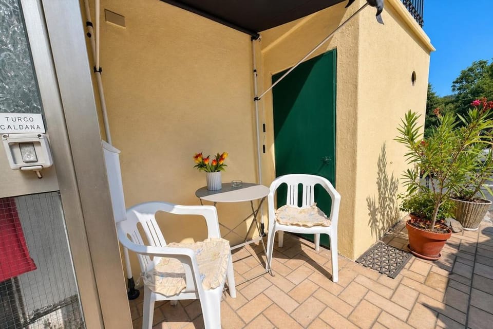 Hidden Gem, Parking, WiFi, 7 Min from Savona Apartment in Savona