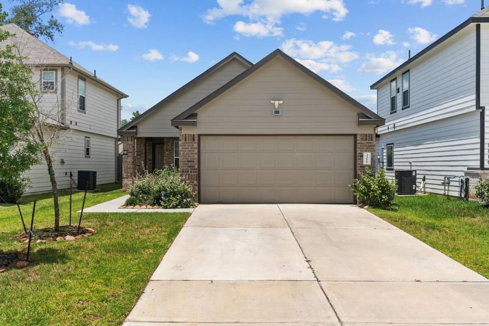 Convenient Family Home in Heart of Conroe House in Conroe