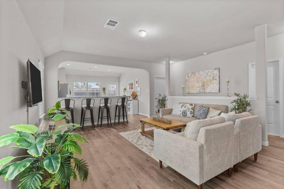 Convenient Family Home in Heart of Conroe House in Conroe