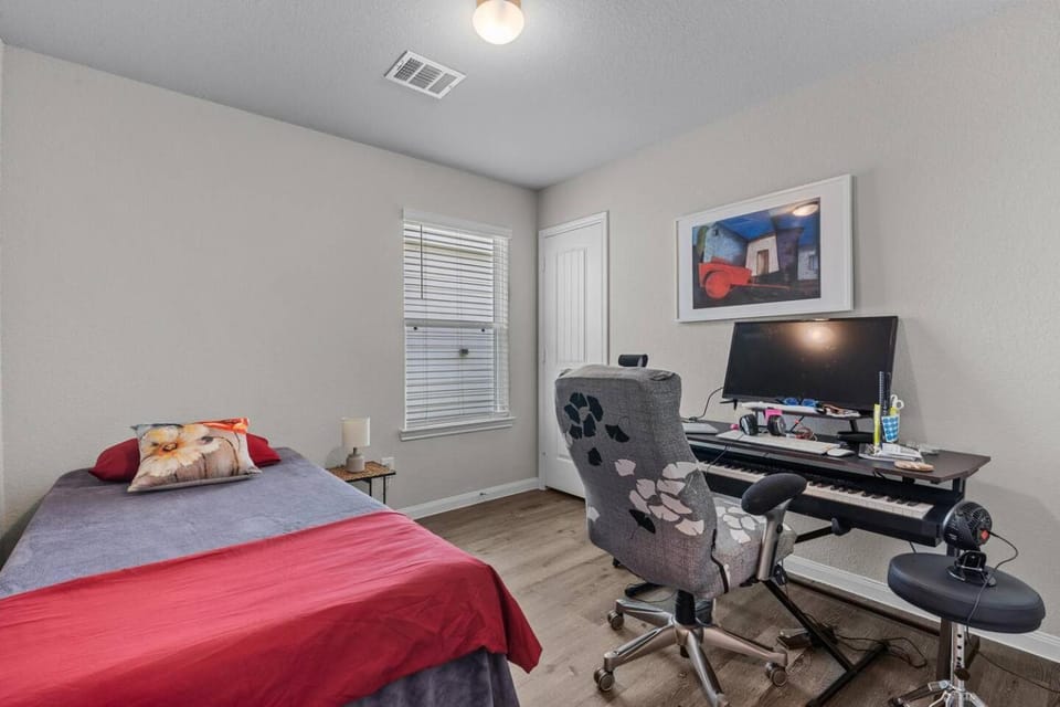 Convenient Family Home in Heart of Conroe House in Conroe