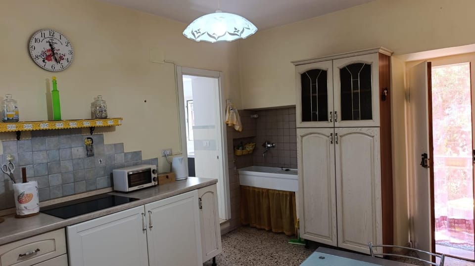 Kitchen or kitchenette, oven, stove