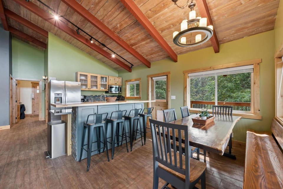 Day, Kitchen or kitchenette, Seating area, Dining area, furniture, kitchen