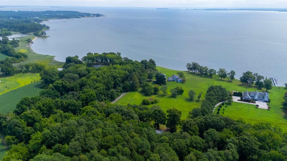 Private & Peaceful Water Views Big Deck Games House in Kent Island
