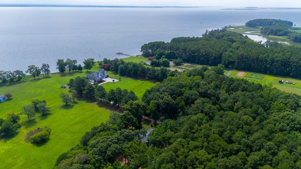 Private & Peaceful Water Views Big Deck Games House in Kent Island