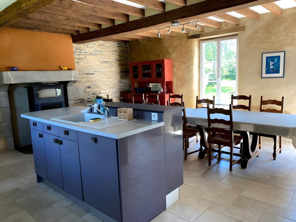 Property building, Kitchen or kitchenette, Living room