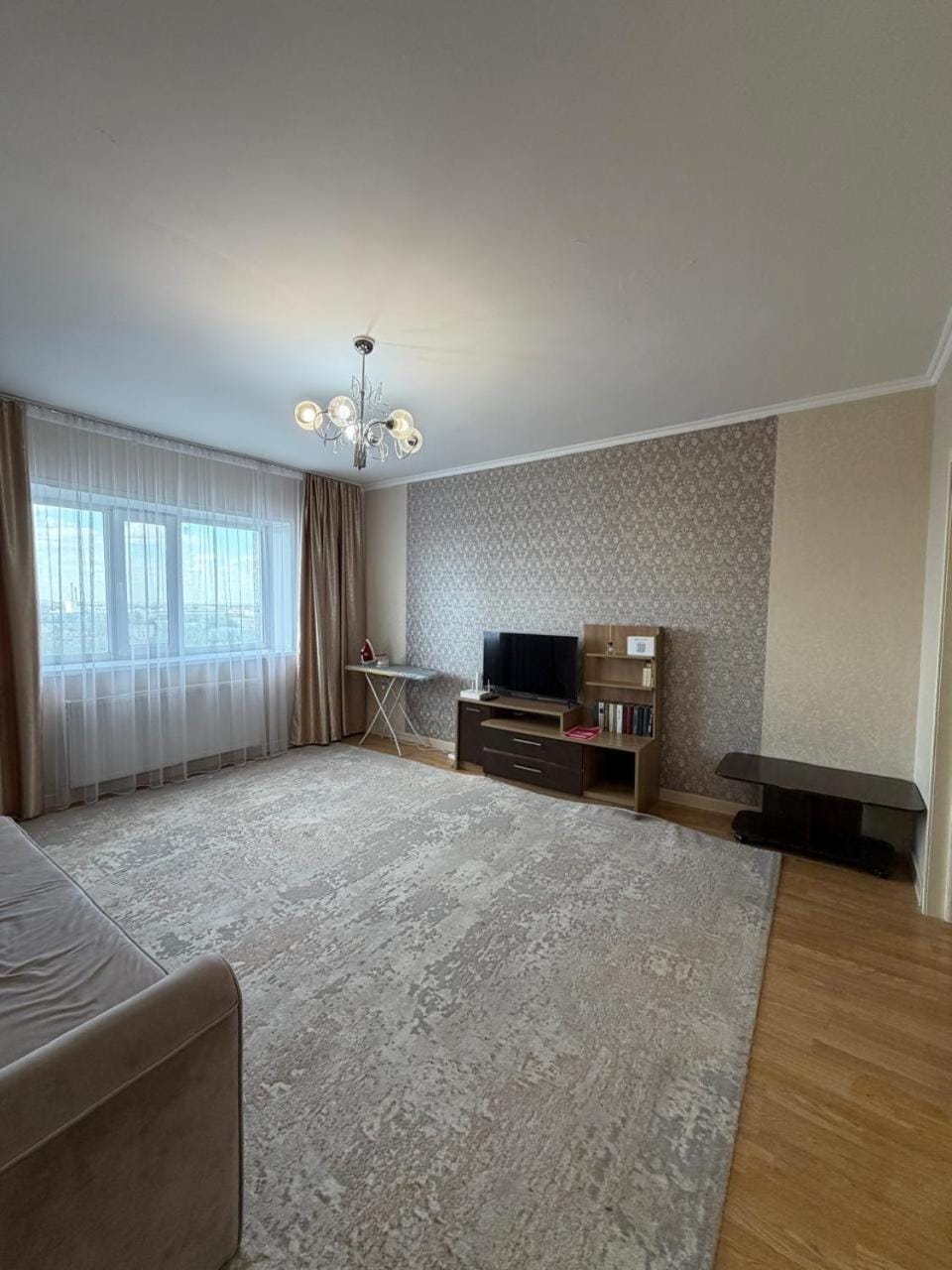 Communal lounge/ TV room, Bed, TV and multimedia, Living room, Photo of the whole room, Seating area, Evening entertainment, Bedroom