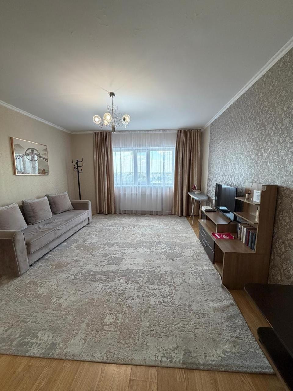 Communal lounge/ TV room, Bed, TV and multimedia, Living room, Photo of the whole room, Seating area, Evening entertainment, Bedroom